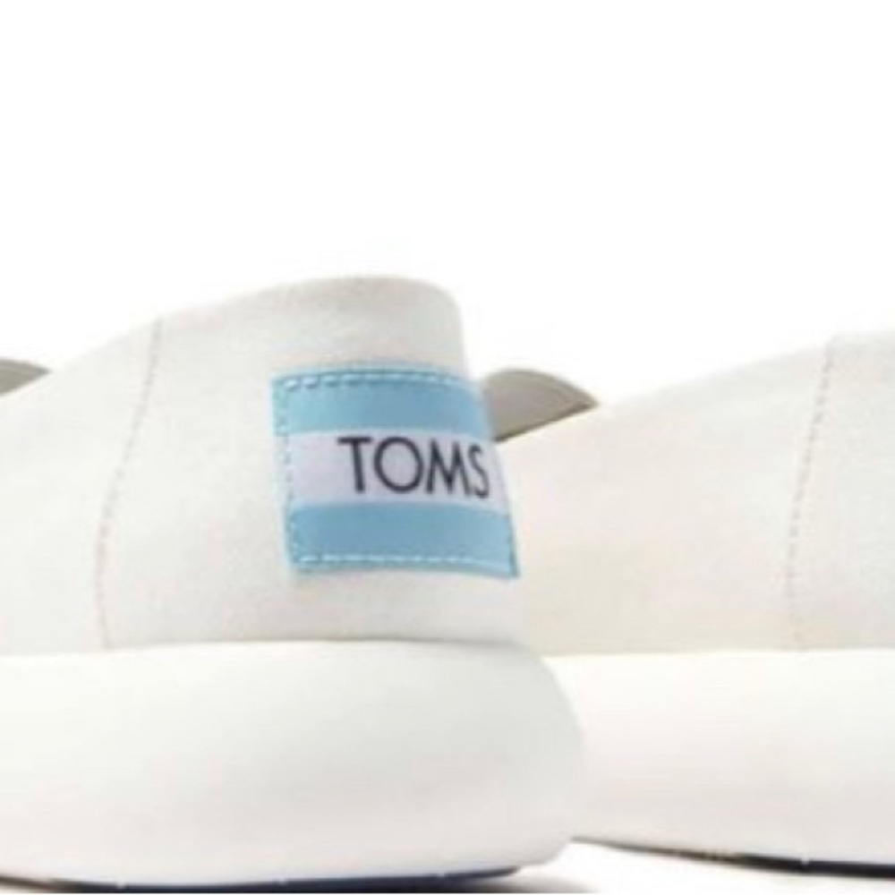 TOMS - Picture 3 of 6